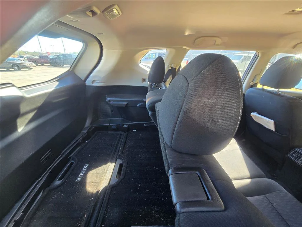 Used 2018 Blue Nissan S image 7