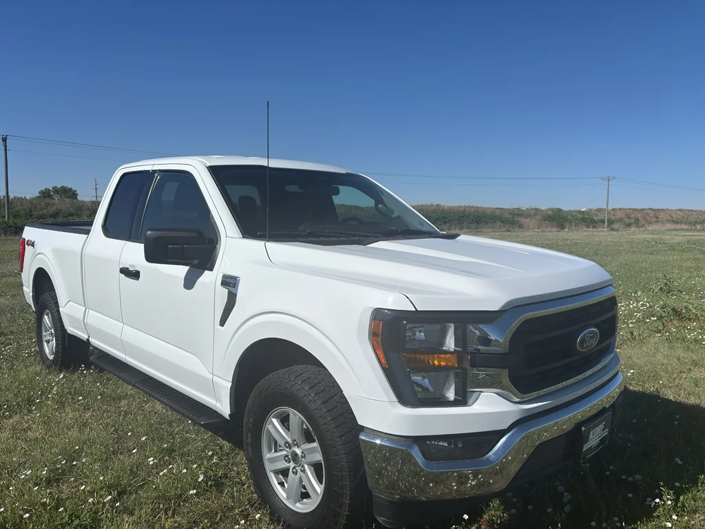 Used 2023 Oxford White Ford XLT image 3