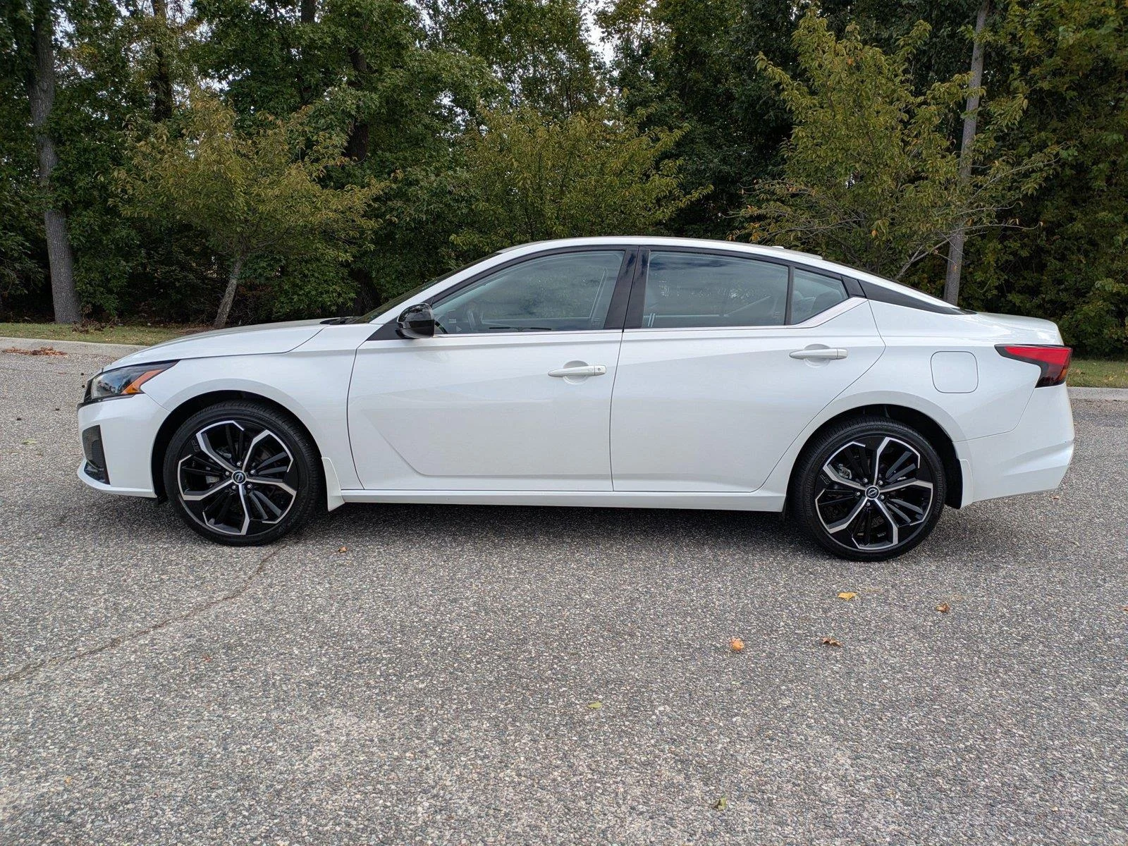 Used 2024 Pearl White Tricoat Nissan 2.5 SR image 7