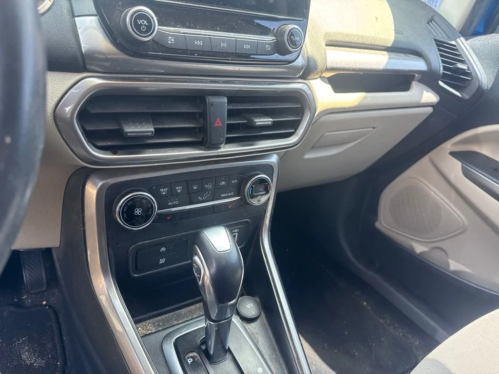 Used 2020 Blue Ford SE image 11