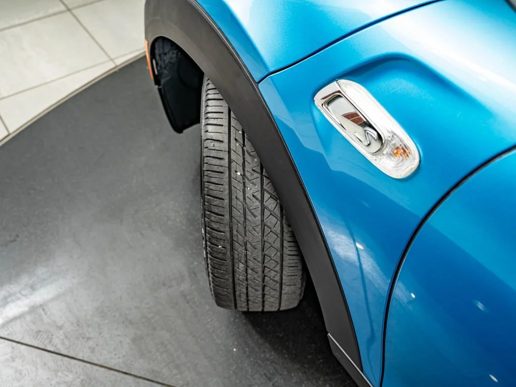 Used 2016 Electric Blue Metallic MINI  image 39