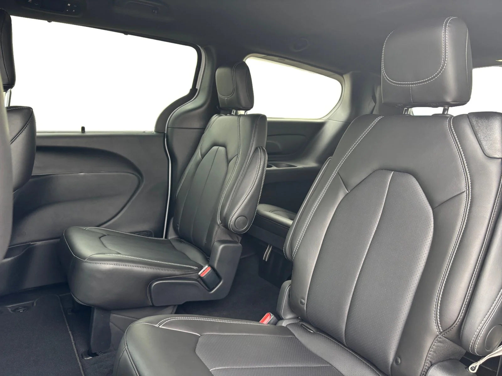 New 2027 Bright White Chrysler SXT image 16
