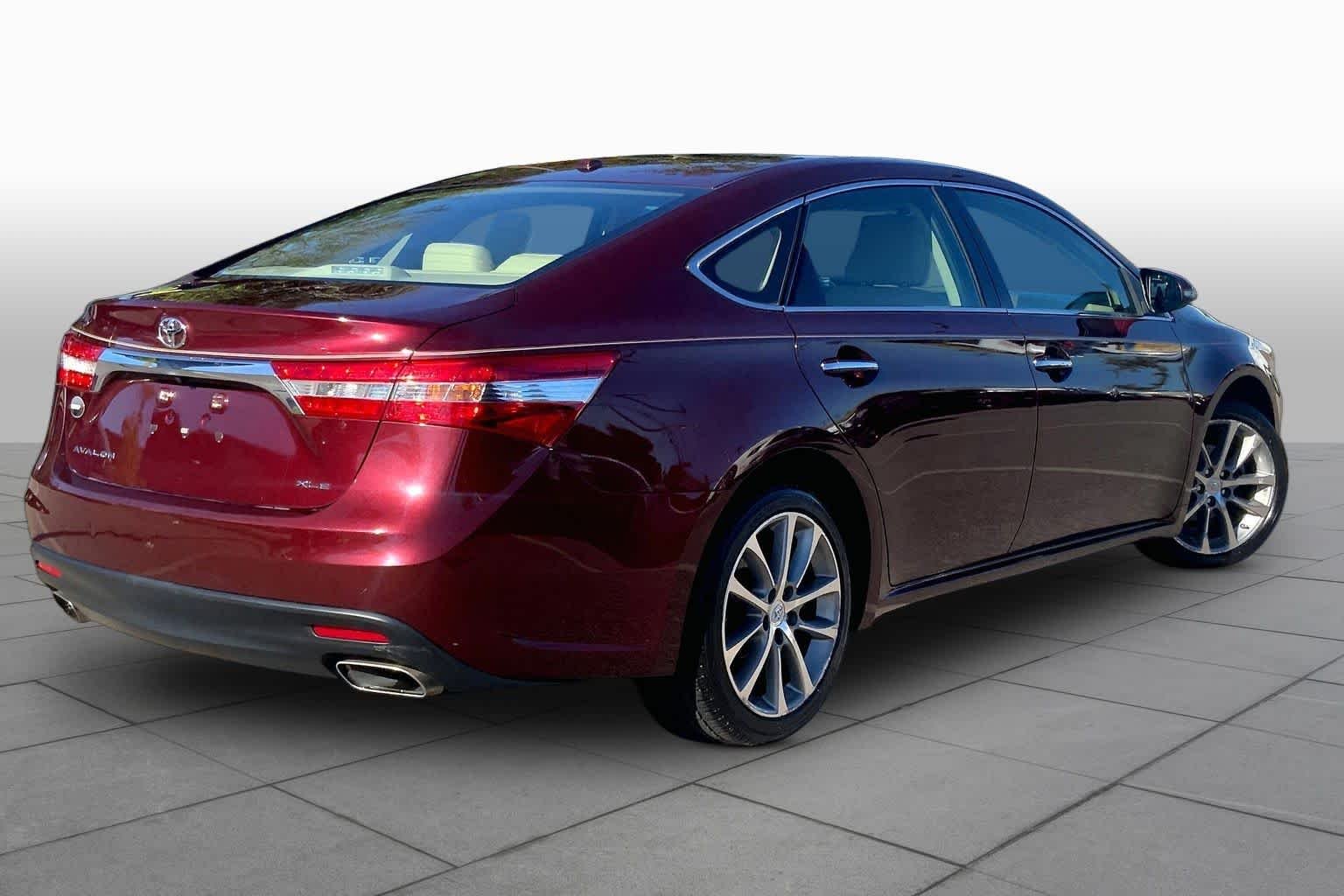 Used 2015 Ooh La La Rouge Mica Toyota XLE Touring image 24