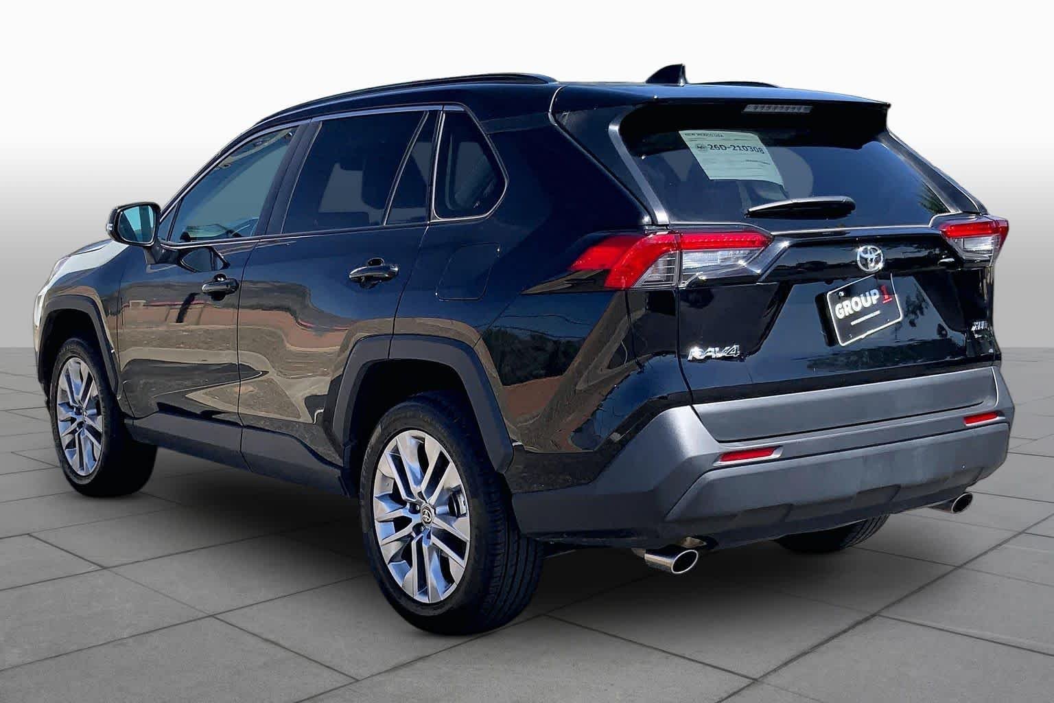 Used 2025 Midnight Black Metallic Toyota XLE Premium image 11