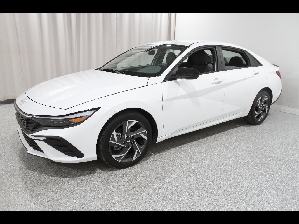 Certified Used 2025 Serenity White Pearl Hyundai SEL Sport image 3