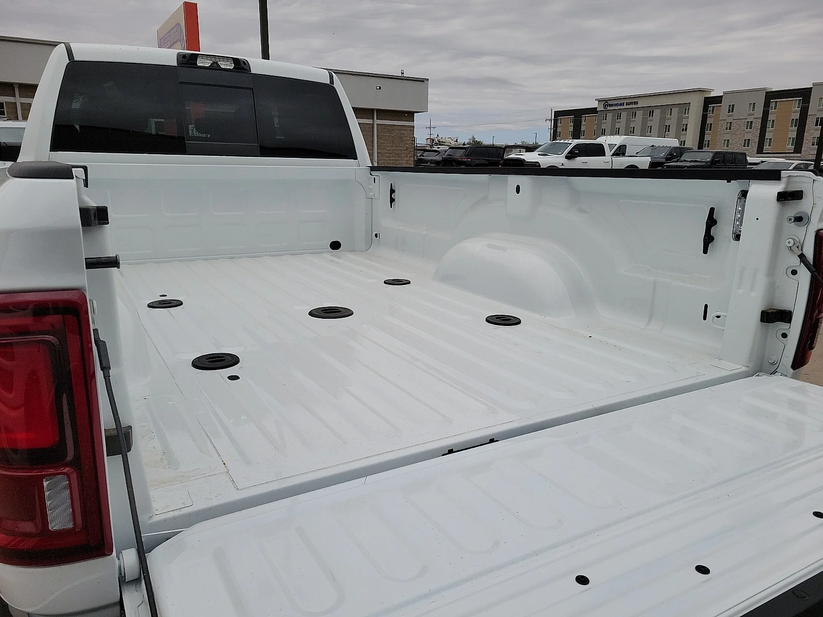 New 2026 PW7 Bright Whit Ram LARAMIE CREW CAB 4X4 8
