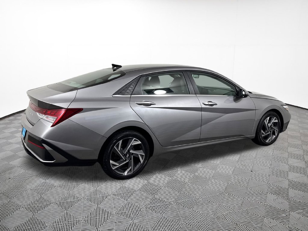 Used 2025 Gray Hyundai SEL Convenience image 9