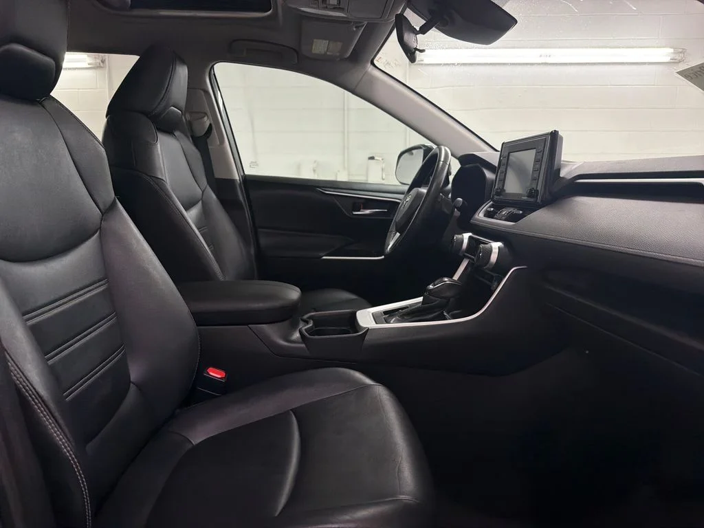 Used 2021 Gray Toyota XLE Premium image 26