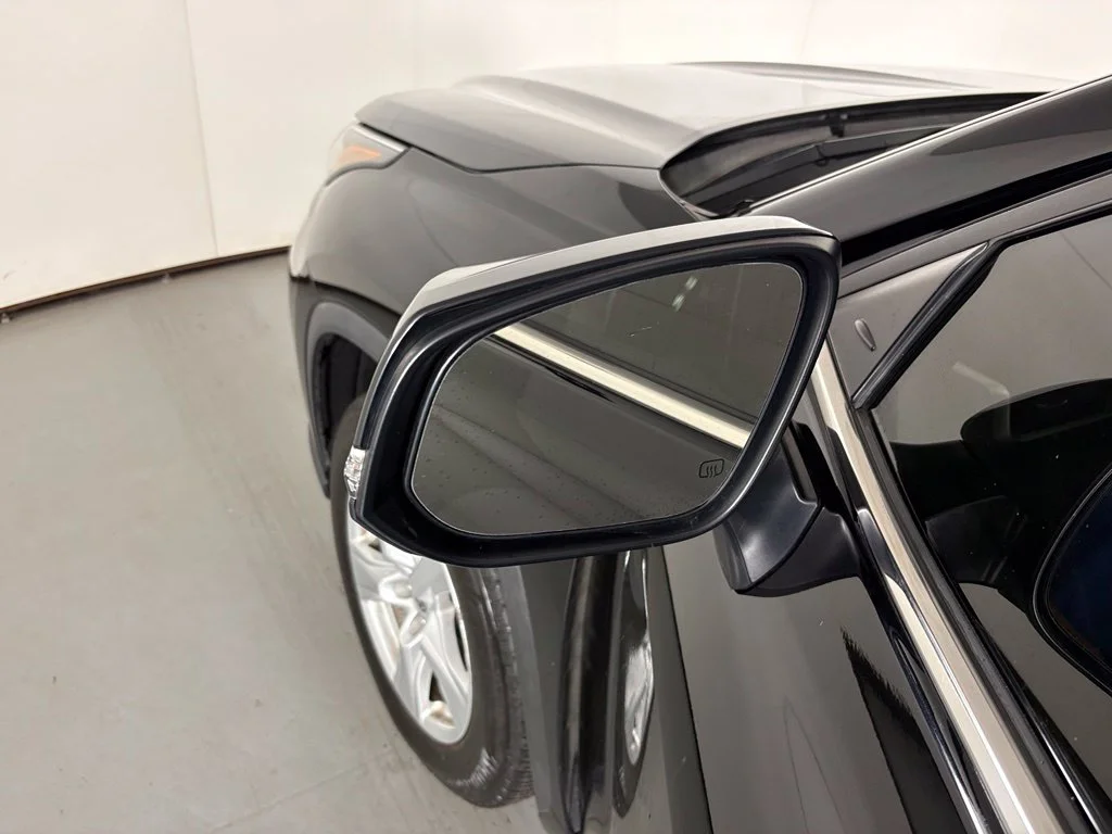Used 2023 Black Toyota L image 13