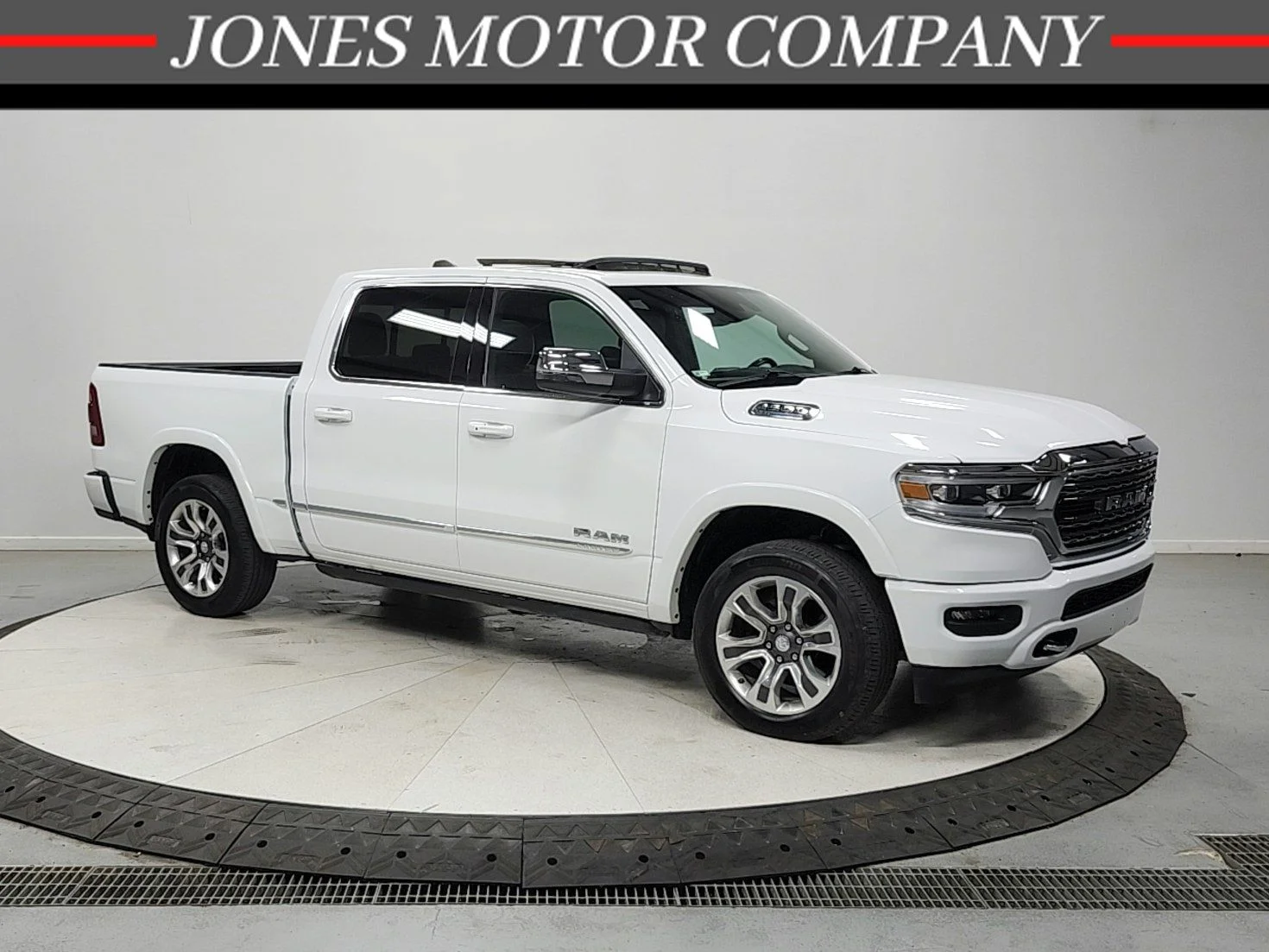 2023 RAM 1500 Limited 4x4 Crew Cab 5'7's photo