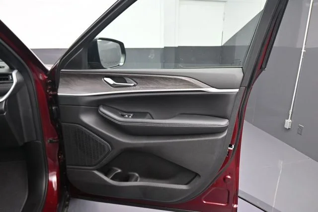 New 2026 Velvet Red Pearlcoat Jeep Altitude image 20