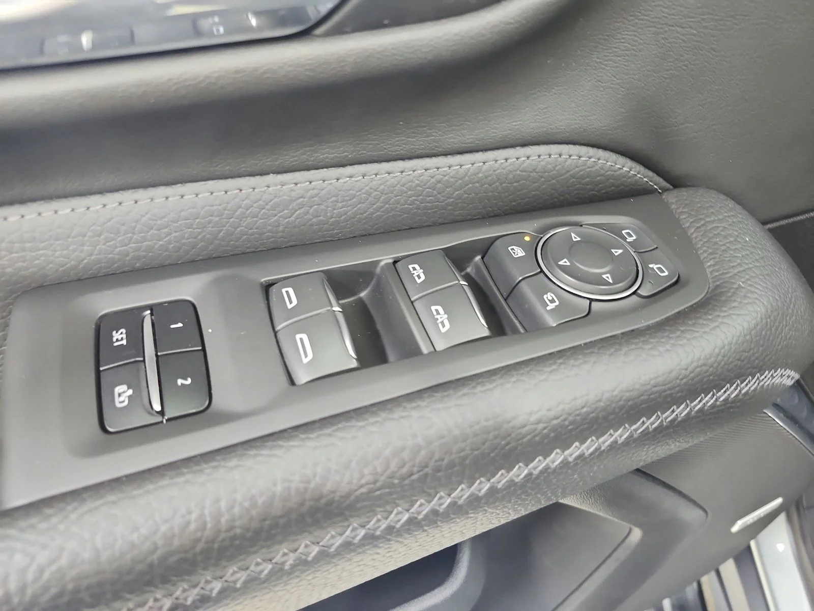 Used 2023 Silver GMC Denali image 40