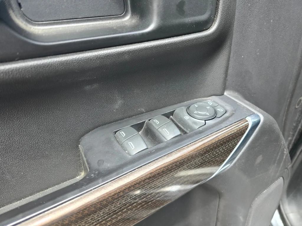 Used 2020 Shadow Gray Metallic Chevrolet LT image 19