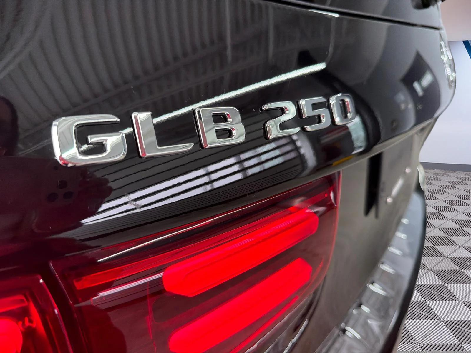 Used 2026 Black Mercedes-Benz GLB 250 4MATIC SUV image 35