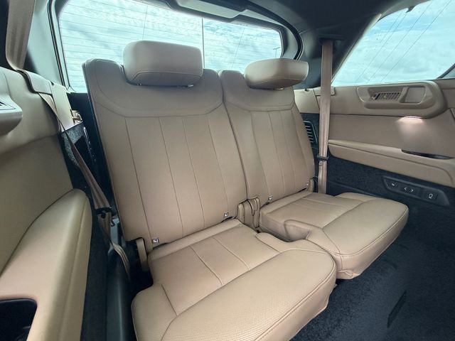 New 2026 Constellation Blue Ultra Metallic Gloss Land Rover SE image 17