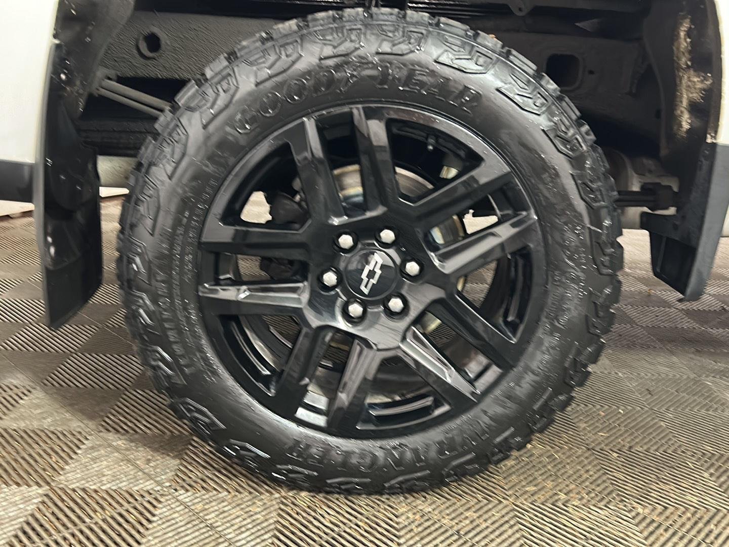 Used 2021 Summit White Chevrolet LT Trail Boss image 2