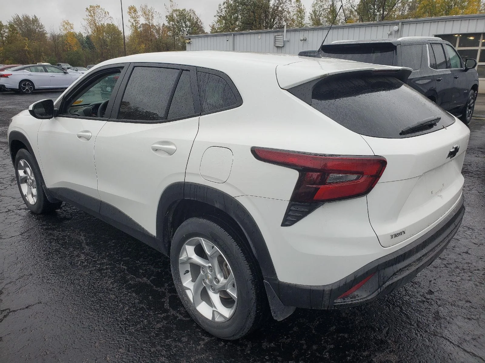 Used 2024 Summit White Chevrolet LS image 3