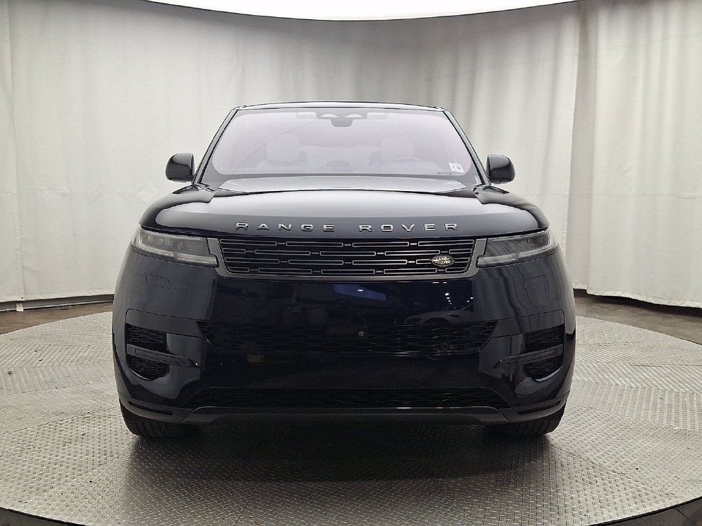 Used 2023  Land Rover SE image 2