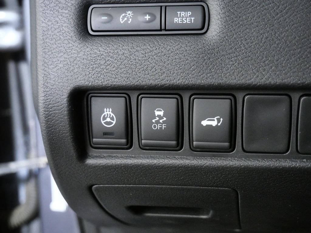 Used 2018 Gray Nissan Platinum image 22