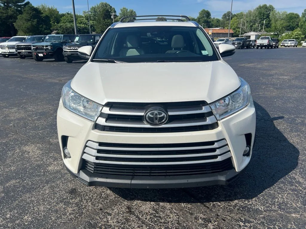 Used 2017 Blizzard Pearl Toyota XLE image 7