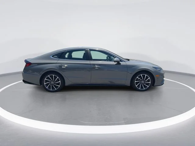Used 2022 Gray Hyundai Limited image 9