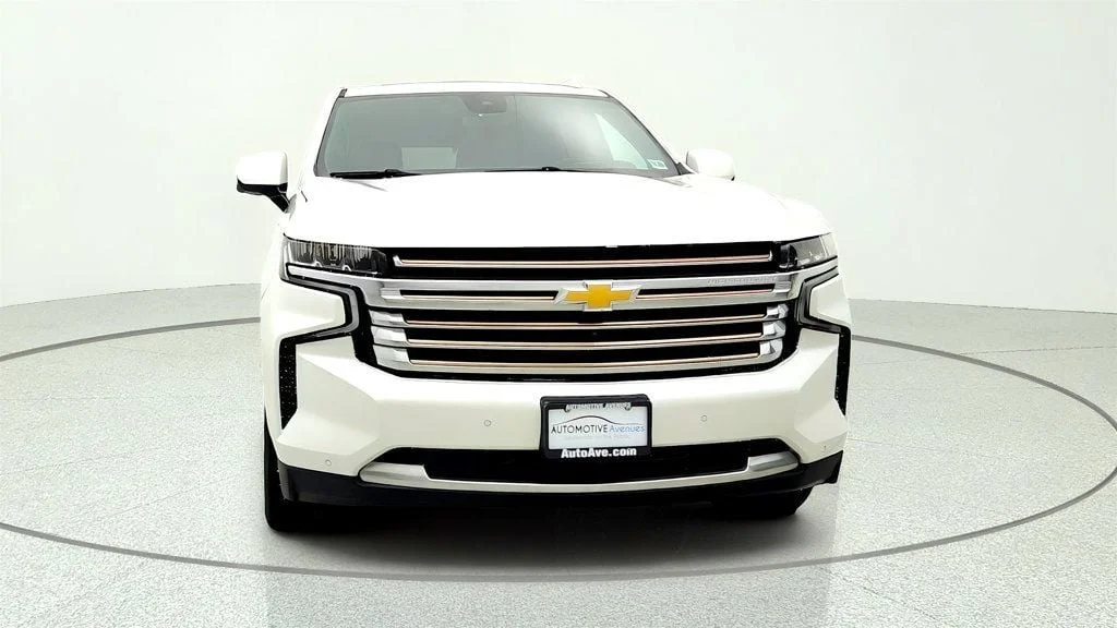 Used 2023 Iridescent Pearl Tricoat Chevrolet 4WD 4dr High Country w/ Deluxe Pkg, 22