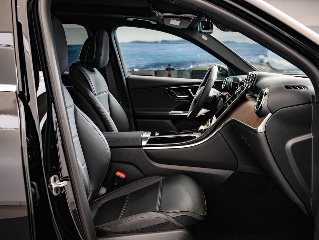 New 2026 Black Mercedes-Benz GLC 300 image 25