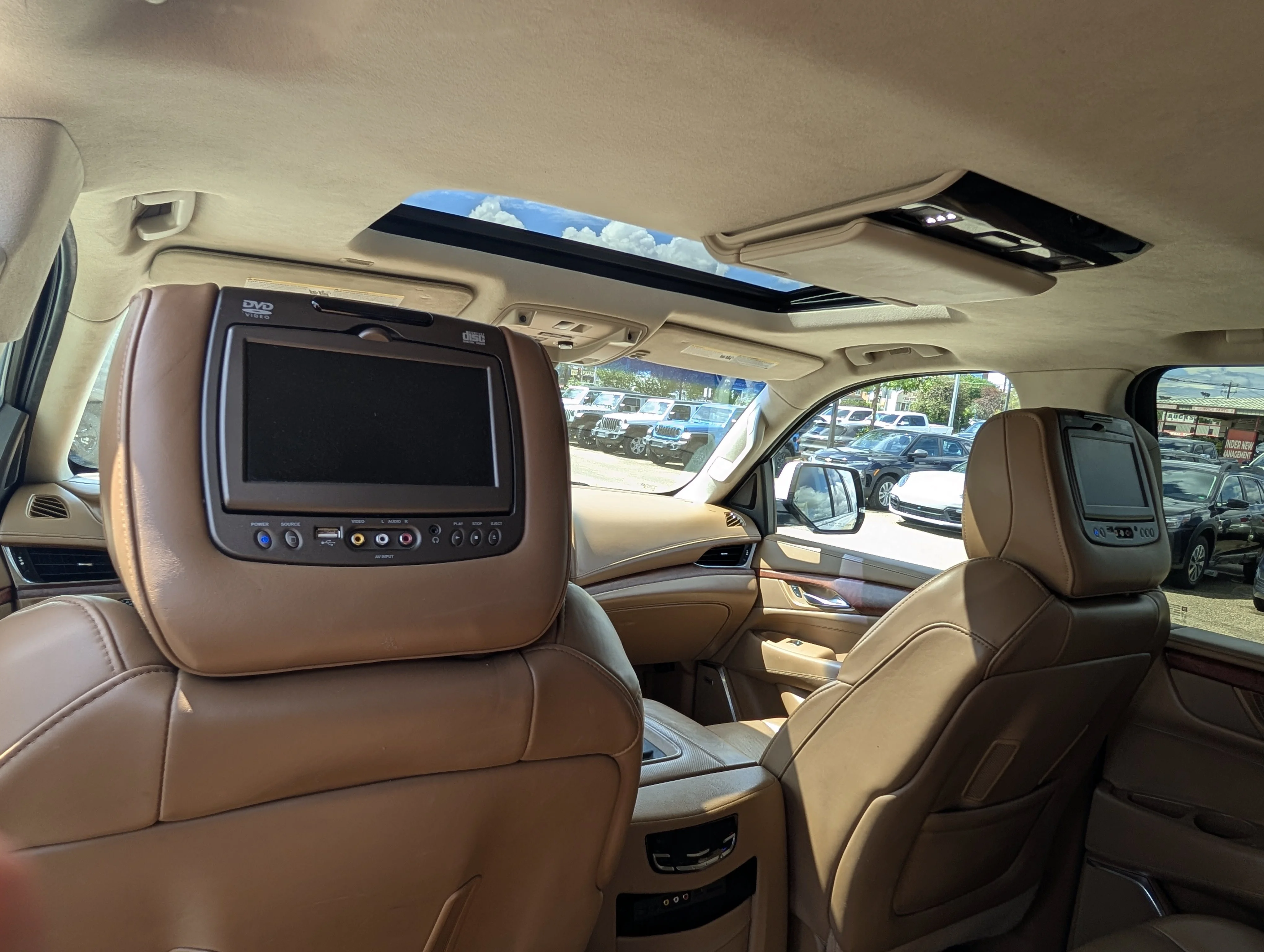 Used 2015 White Cadillac Platinum image 21