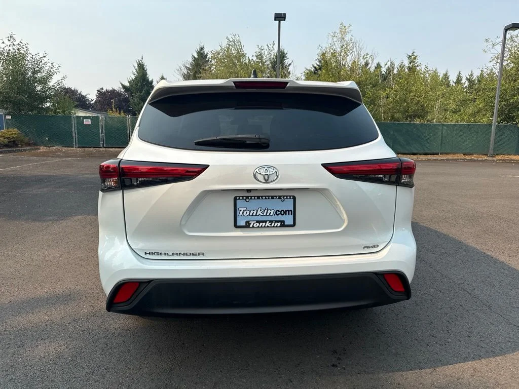 Used 2023 Pearl Toyota L image 6