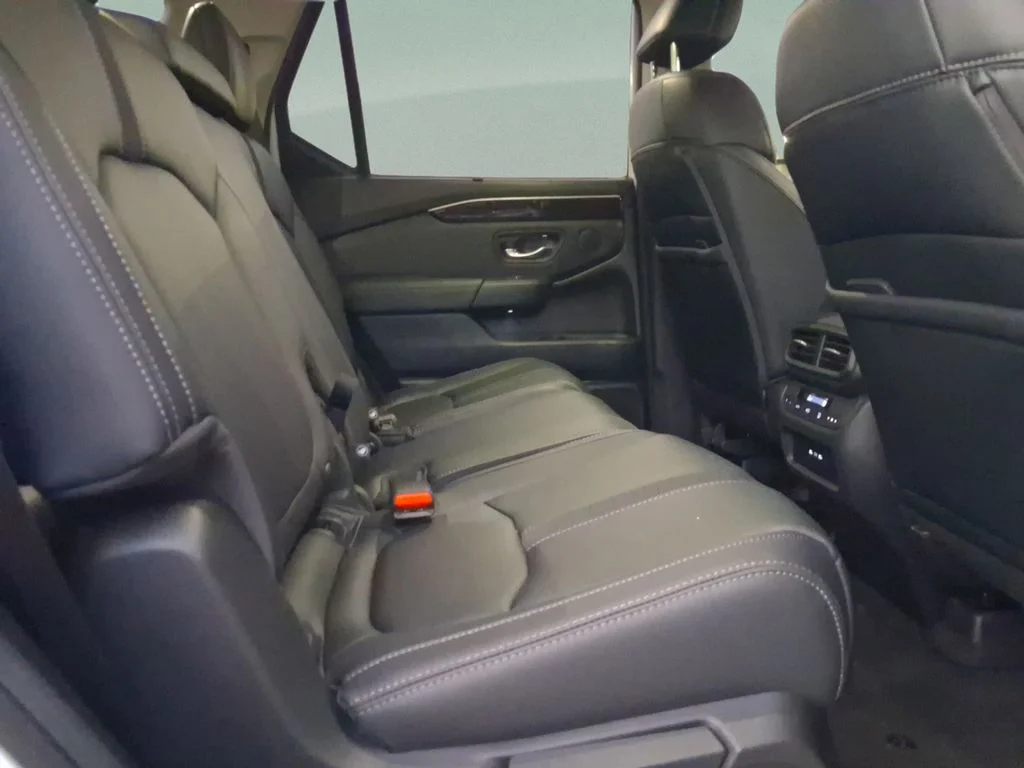 Used 2025 White Honda Touring image 29