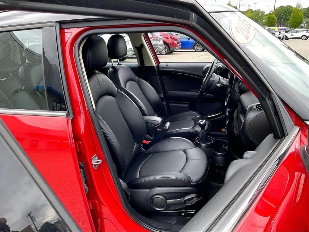 Used 2015 Red MINI Base image 11