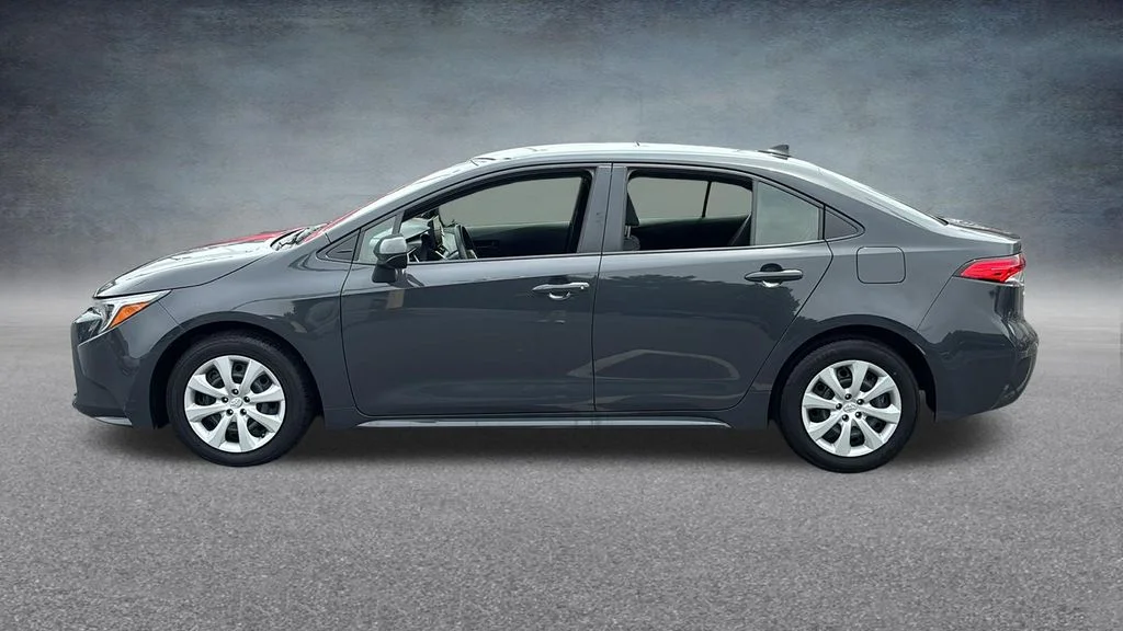 Used 2025  Toyota LE image 4