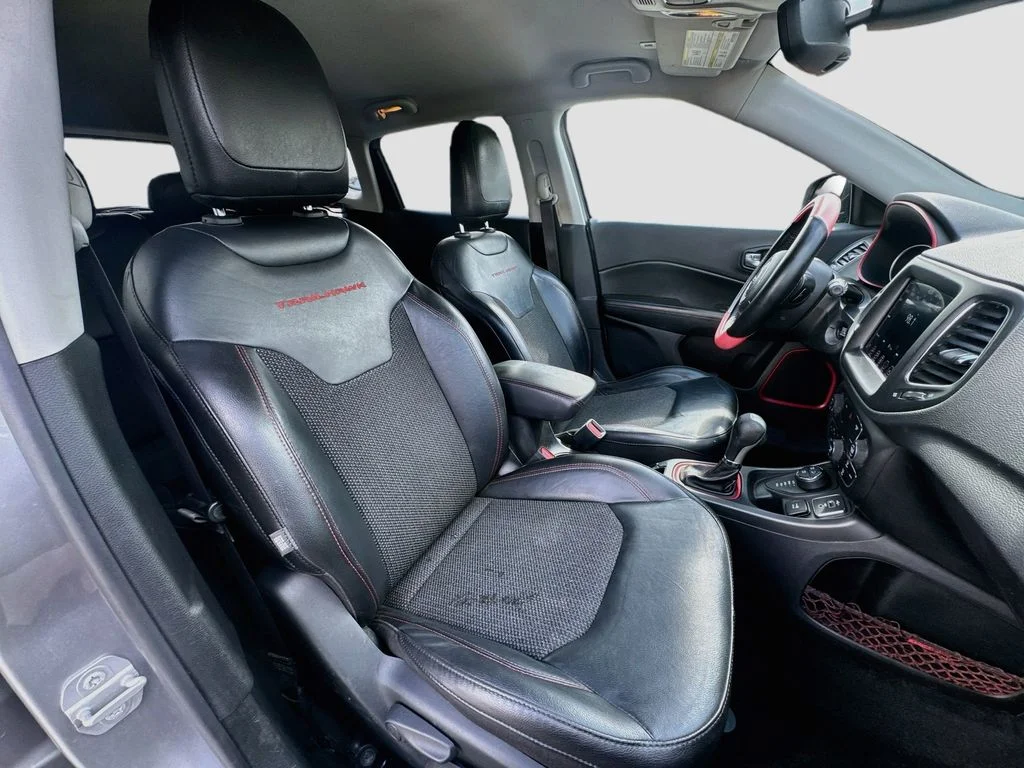 Used 2019 Silver Jeep Trailhawk image 32