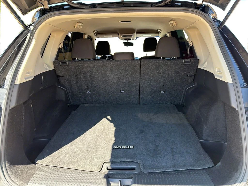 Used 2023 Super Black Nissan S image 13