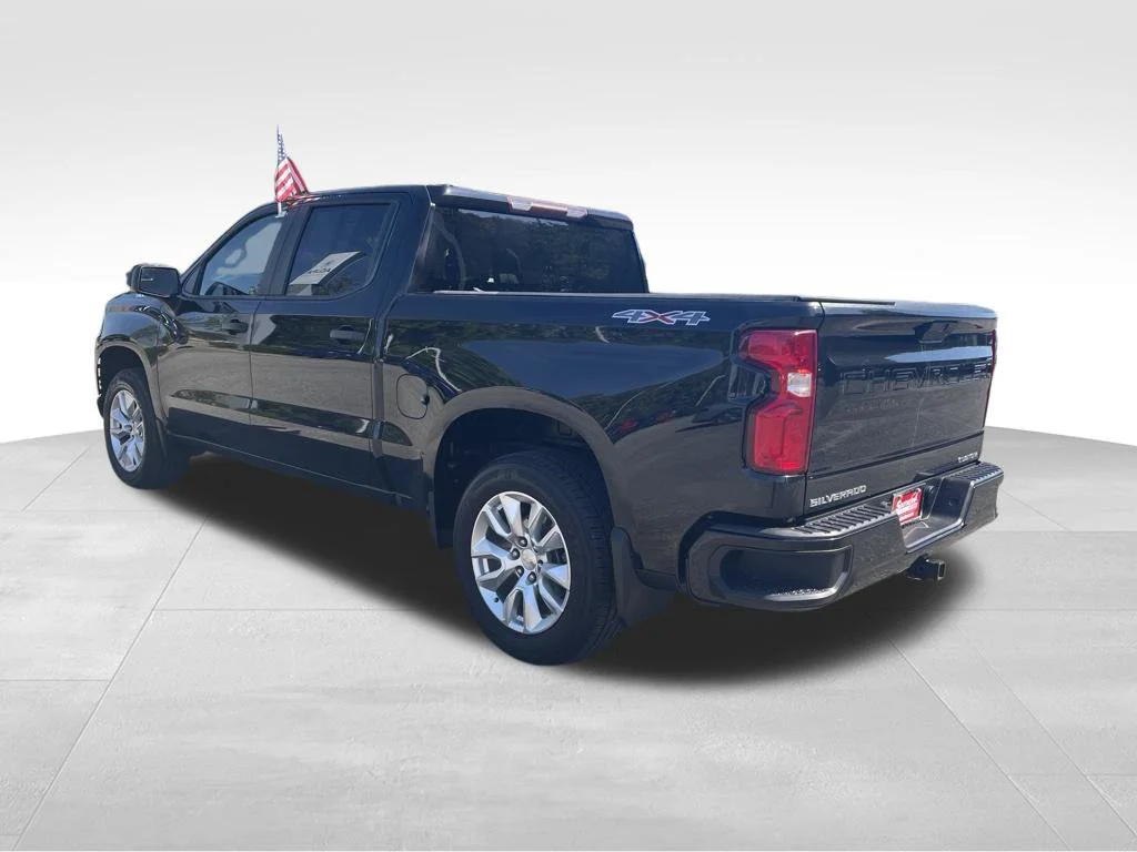 Used 2020 Black Chevrolet Custom image 3