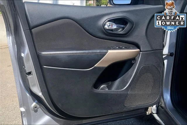 Used 2018 Billet Silver Metallic Jeep Latitude image 20