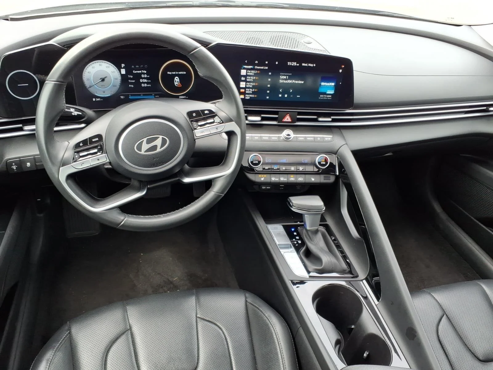 Used 2025 Fluid Metal Hyundai Limited image 22