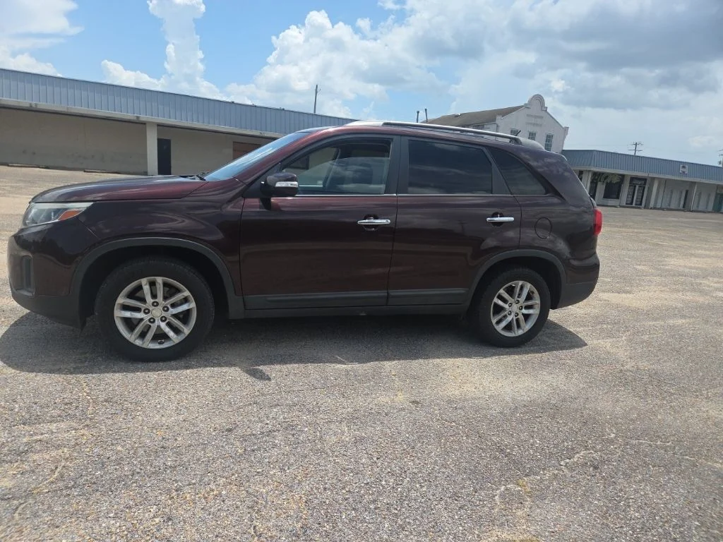 Used 2015 Red Kia LX image 6