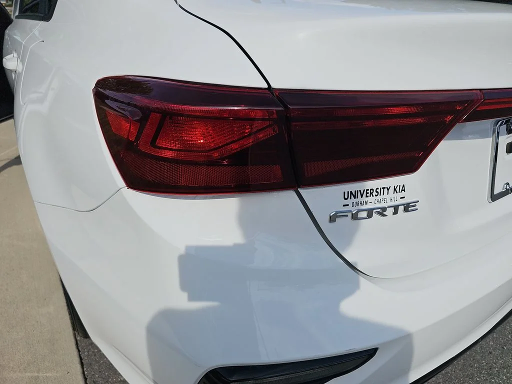 Used 2021 White Kia LXS image 31