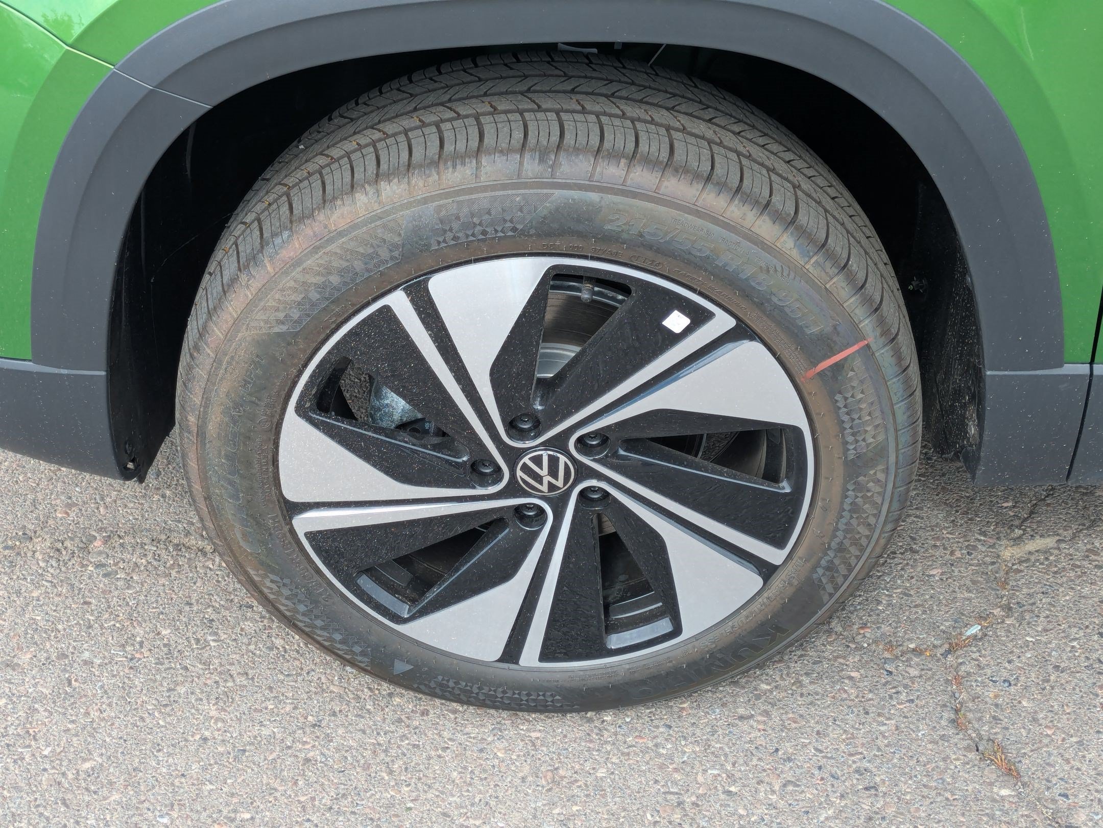 New 2026 Bright Moss Green Metallic Volkswagen SE image 15