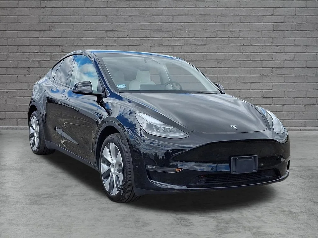Used 2023  Tesla Long Range image 2
