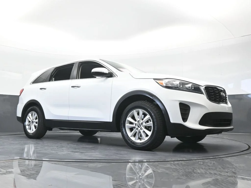 Used 2020 Snow White Pearl Kia LX image 55