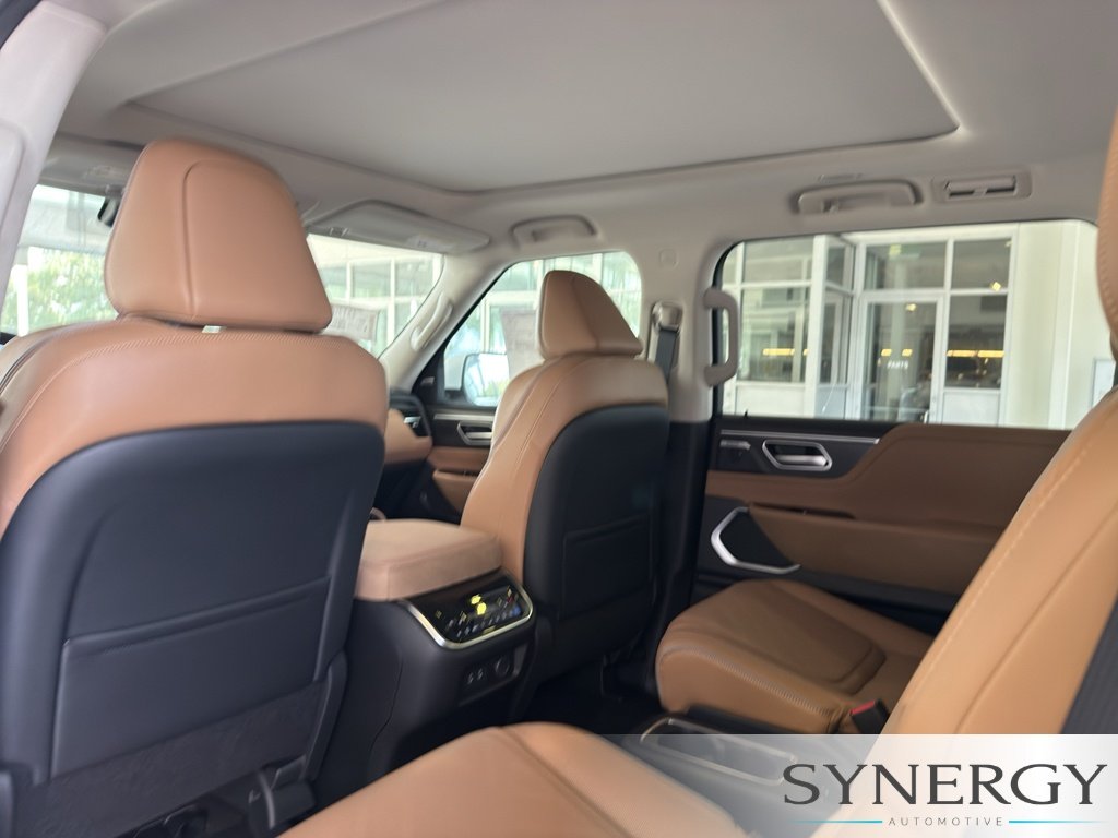 New 2027 Radiant White INFINITI LUXE image 29