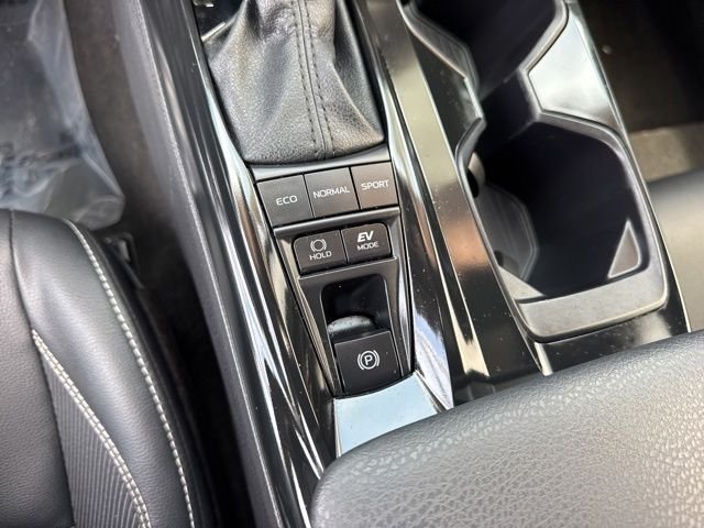 Used 2025  Toyota SE image 8