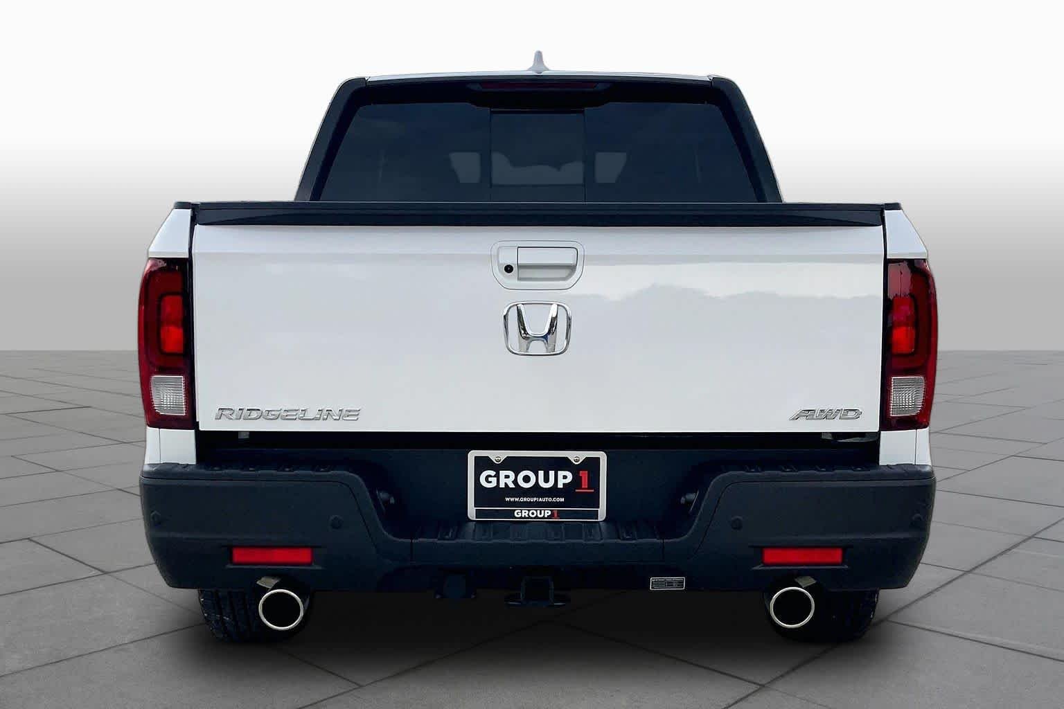Used 2023 Platinum White Pearl Honda Black Edition image 5