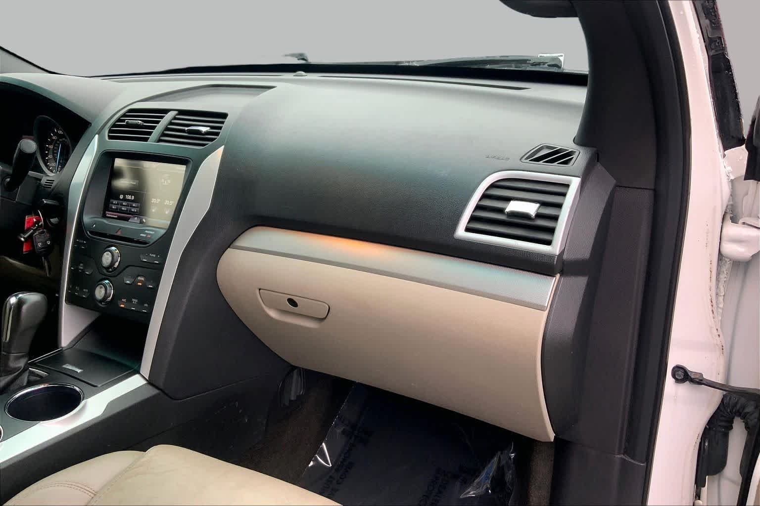 Used 2012 White Platinum Metallic Tri-coat Ford XLT image 17