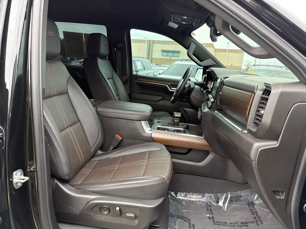 Used 2024 Black Chevrolet High Country image 16