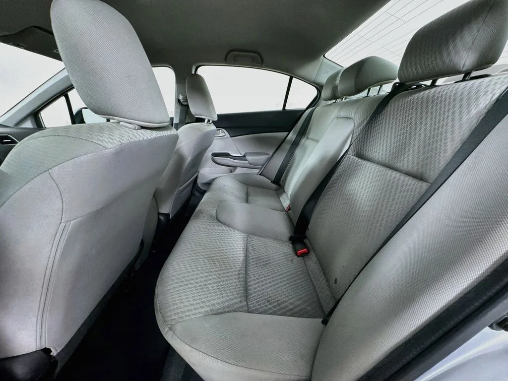 Used 2014 Alabaster Silver Metallic Honda LX image 28