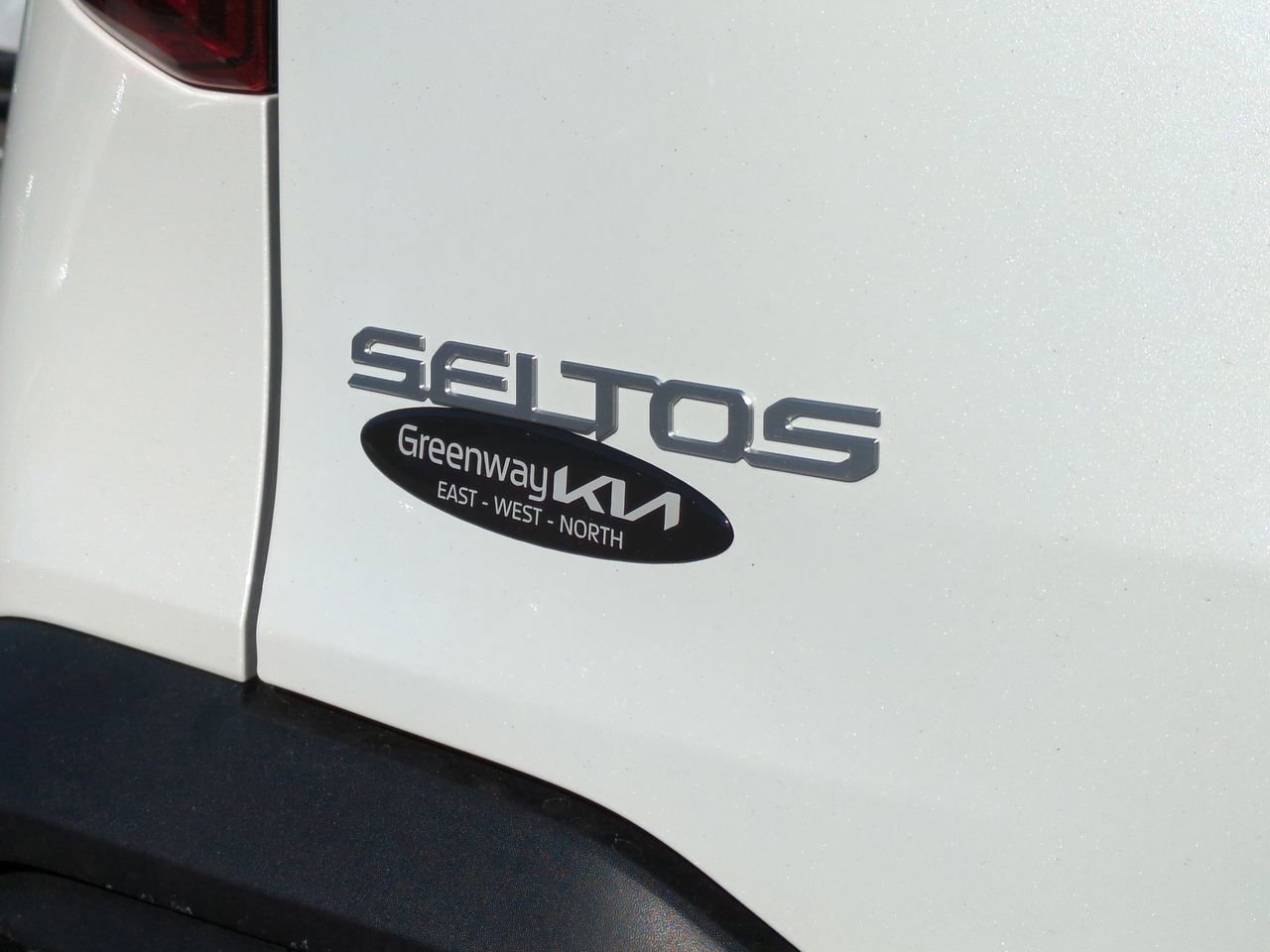 New 2026 Snow White Pearl Kia LX image 13