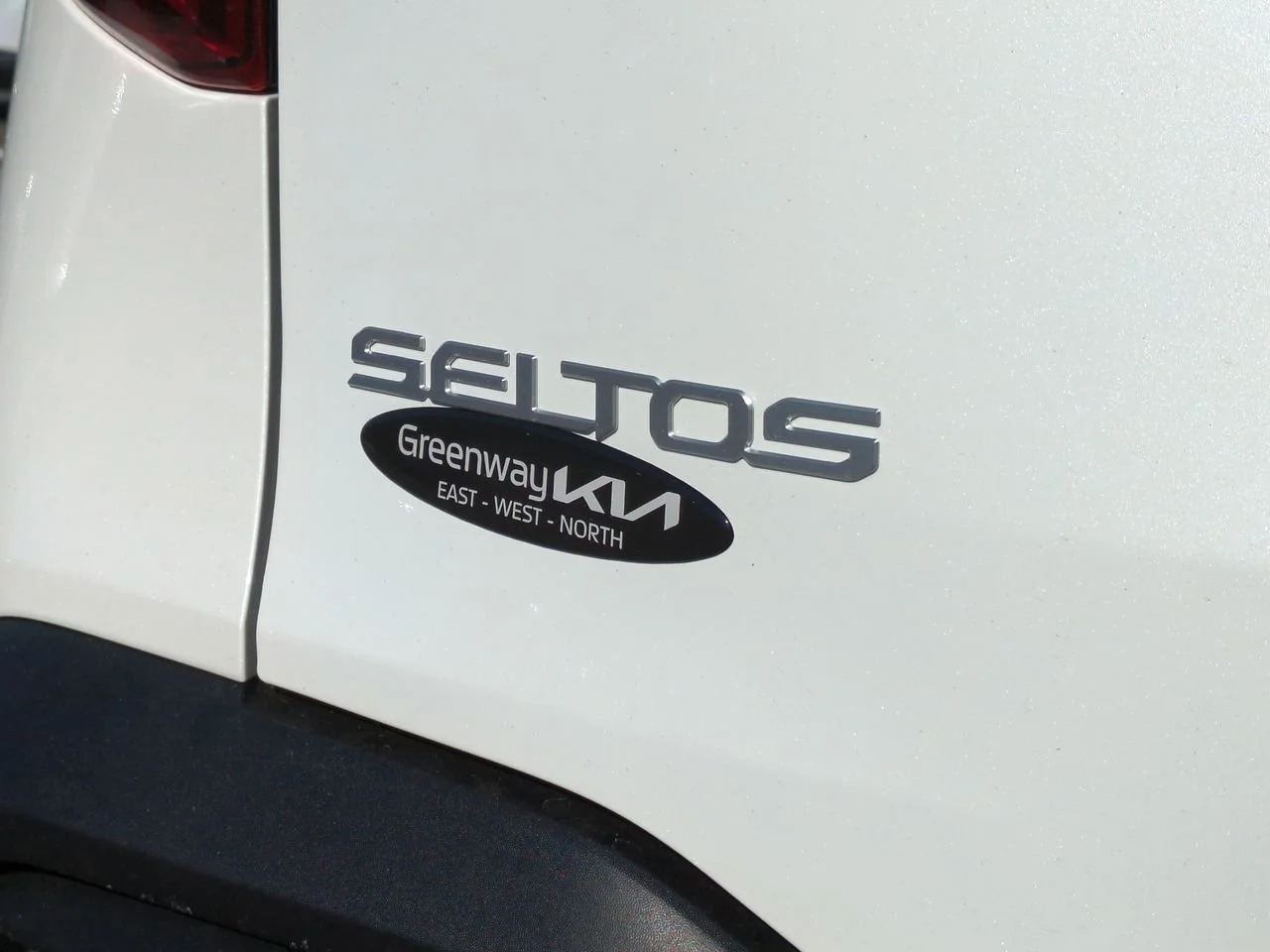 New 2026 Snow White Pearl Kia LX image 13